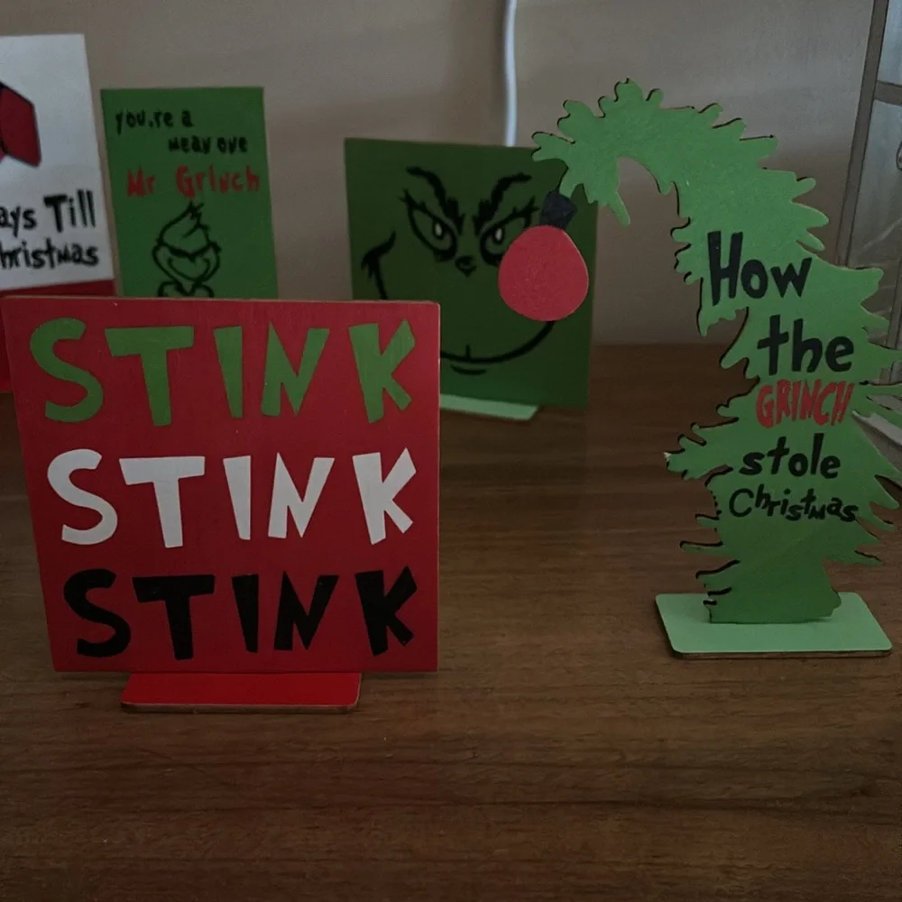 Grinch wooden display